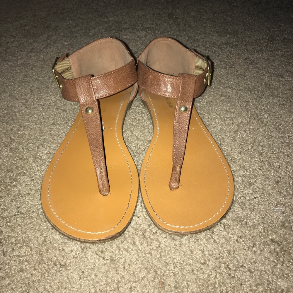 Dollhouse sandals with glitter gold on heel